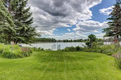 Image de Lakefront 6br home w/dock, hot tub, games, sleeps 16—perfect for families!