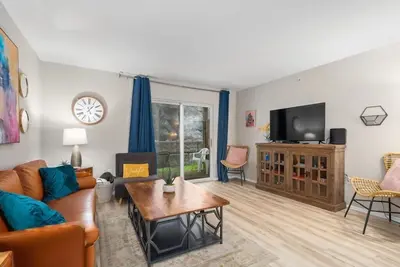 Image de 3br Step-Free Condo | Deck | Sleeps 11
