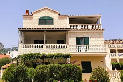 Image de Sea View 2-Bedroom Apartment with Terrace & Garden – Bol, Island Brač