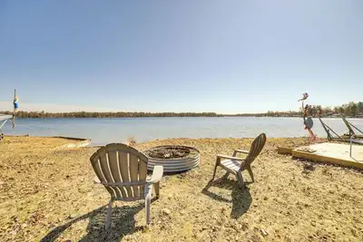 Image de Deck & Scenic Views: Lakefront Cottage in Hale!