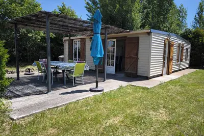 Image de chalet climatisé à 300m du village - animaux de compagnie acceptés - plage 3 km