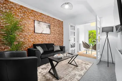 Image de Luxury Four Bedroom House - Garden - Parking - Great Barr