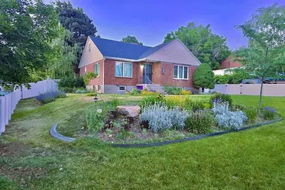 Image de Odd-Den in Ogden, Where Every Room Has a Plot Twist.