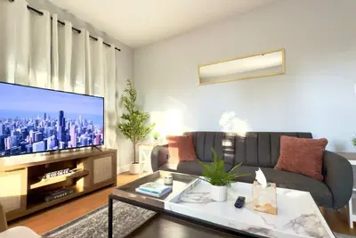 Image de Central 1br Retreat – Cozy & Inviting Near Loyola