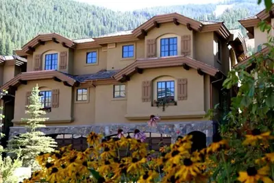 Spacious 4-bedroom luxury home in Ketchum, with easy access to Sun Valley.