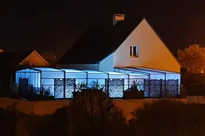 Image de Saint-Lô - Maison avec piscine et vue sur parc.