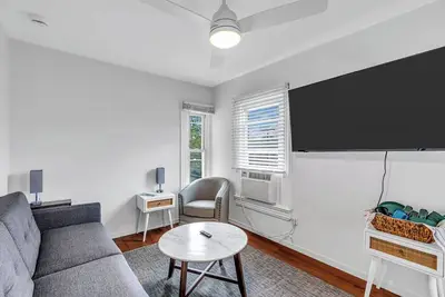 Image de Fully Renovated 1br Ocean Grove Penthouse Suite #7