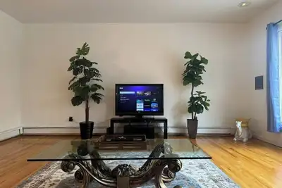 Image de Charming French Chalet-Inspired Gem in Hoboken – Just Minutes from Midtown!