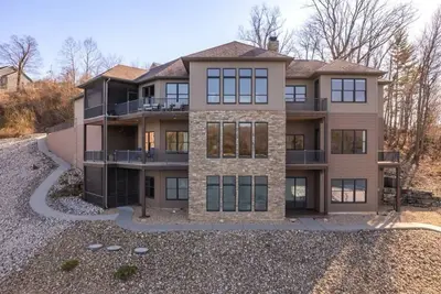 Luxury Private Oasis & 269' Lakefront! 5Bds/4. 5Ba, Dock, Open Slip.