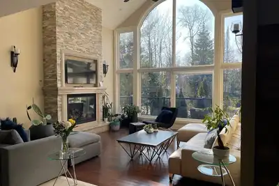 Image de Spacious Retreat in the Pines • Walk to Georgian Bay Beaches