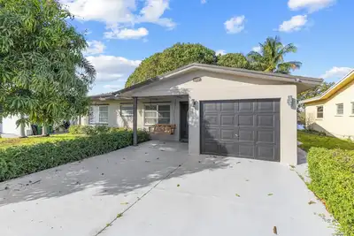 Image de Lakefront 3br Home in Tamarac – Peaceful Views & Cozy Comfort
