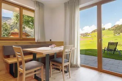 Image de Appartement \"Ega\" avec vue sur les montagnes, terrasse partagée et Wi-Fi