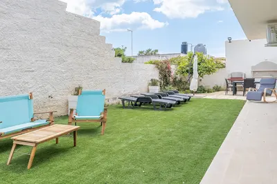 Image de Appartement 'Marzamemi 2 Con Giardino' avec piscine partagée, Wi-Fi et climatisation