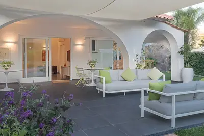 Image de Villa 'Di Charme Ischia Porto' avec terrasse partagée, Wi-Fi et climatisation