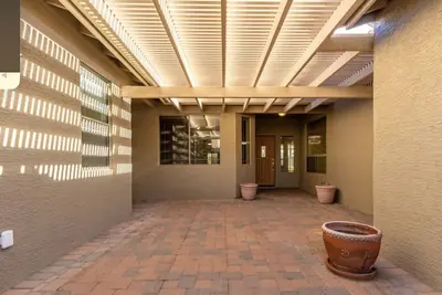 Image de Pebble Creek  2-bedroom plus office/bedroom. Fenced backyard.