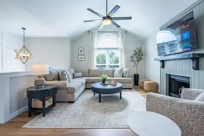 Image de Modern 4br Home Near Art, Nature & Dining