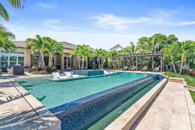 Image de The Grand Mariner Estate! A Waterfront Retreat!