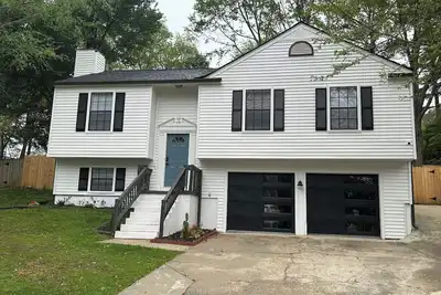 Image de 3-bedroom house in awesome Kennesaw! 5 minute drive to Ksu! Great location…