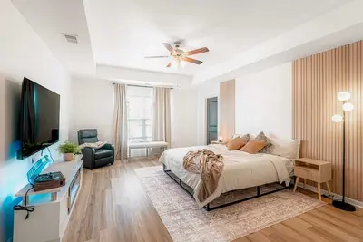 Image de Cozy 3 Bedroom House with Gym & Arcade!