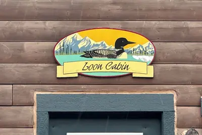 Image de Loon Cabin - Cozy retreat with bay views, a shared hot tub, and fire pit!