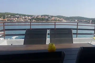 Image de Appartement de deux chambres avec la terrasse et la vue sur le mer Tisno, Murter (A-24209-a)