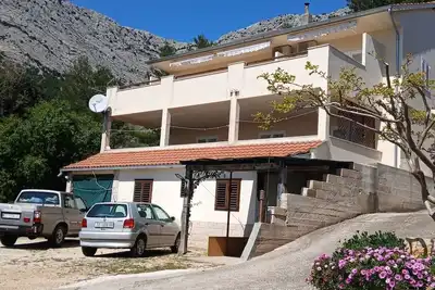 Image de Appartement de deux chambres avec la terrasse et la vue sur le mer Ivan Dolac, Hvar (A-24264-b)