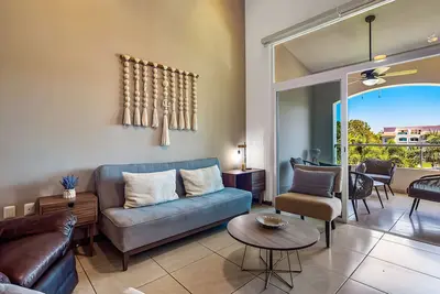 Image de Cozy condo with loft, private balcony and gorgeous shared pool