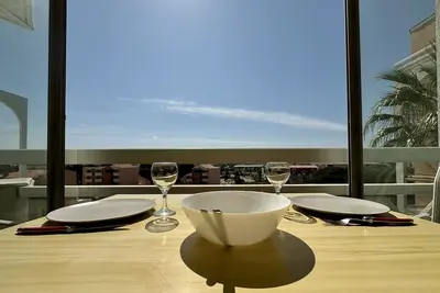 Image de Sète – T2 avec piscine, parking – 2 pas des plages