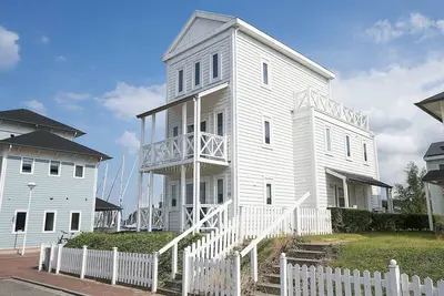Image de Villa rénovée avec 2 salles de bain, plage à 6 km.