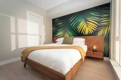 Image de Modern Downtown Condo in Calgary's Tallest Residential Bldg! - Free Parking - Ac