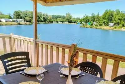 Image de Mobil-Home Confort Bord d'Etang Tv - 2 chambres + terrasse 4 personnes