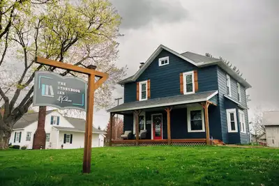 Image de Storybook Inn | Near Amish Country | Game Table