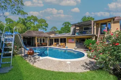 Image de Texas Big + Pool + Hottub + Bar + 8 bedroom+ Ping Pong + Mother-in-Law Suite