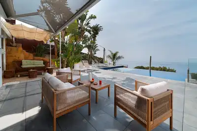 Image de Casa con piscina infinita y vista al mar (Cases del Far)