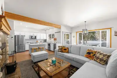 Image de Birdie Glen Retreat - Golf course getaway with hot tub and office