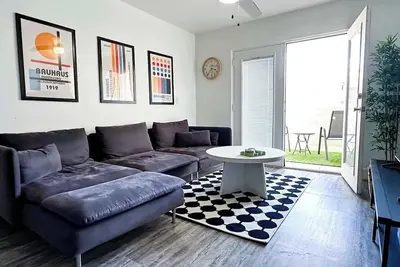 Image de Modern Apartment near Zoo & Sloan Park