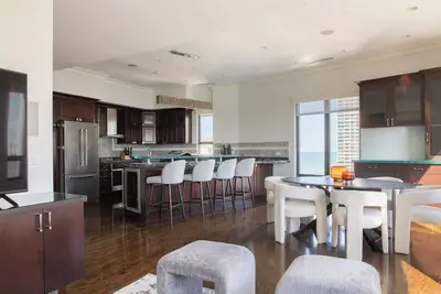 Image de Luxury Designer Penthouse 3803 | Pool | Gold Coast