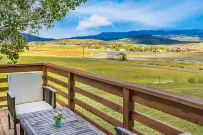 Image de Minutes to Hot Springs | Hot Tub | Stunning Mountain Views