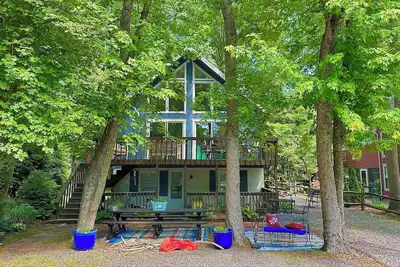Image de Enjoy your relaxing beach vaca in this 4-bed home with amazing 2nd story deck! !