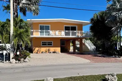 Image de 3-bedroom, 3-bath Canal front home with private pool in Islamorada, Florida Keys