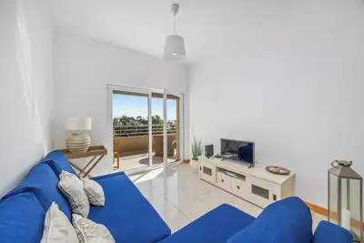 Image de Top floor private 1-bed with views and parking