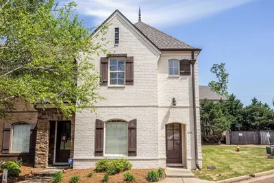 Image de Fleur de Lis Fanbase by Apex Short Term Stays