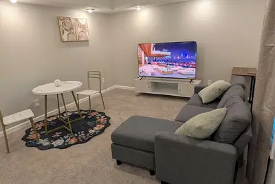 Image de Charming 2-bedroom basement with WiFi, Ac in brilliant Conley