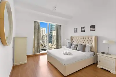 Image de Marina view with Pool, Gym, Tennis Court, 5 mins to Beach