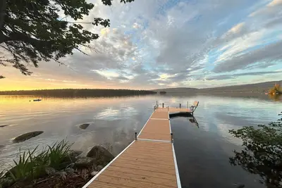 Image de Lazy Dog Lakefront Cabin - a cozy retreat on tranquil Mooselookmeguntic Lake