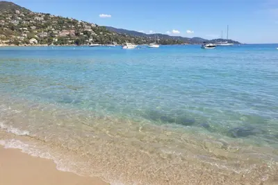 Image de 350 m de la plage de St clair Tout équipé Tv Clim Wifi  Terrace parking privé