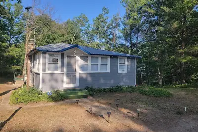 Image de Sleep 6, Lakeview Cottage with private beach, boat dock & spectacular views.