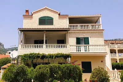 Comfortable 1-bedroom apartment with a large terrace in Bol, Island Brač