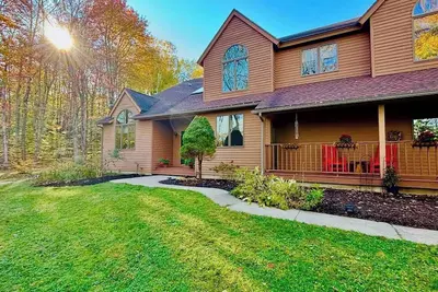 Image de Hummingbird Haven is a Berkshires Retreat surrounded by Nature and Local Charm.