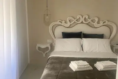 Image de Cozy apartment a 5-minute walk from Piazza Plebiscito.